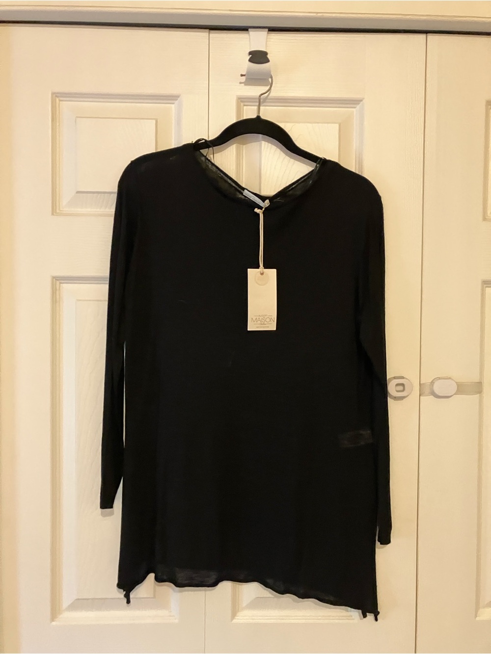 Alcott Black Long-Sleeve Women's Tee